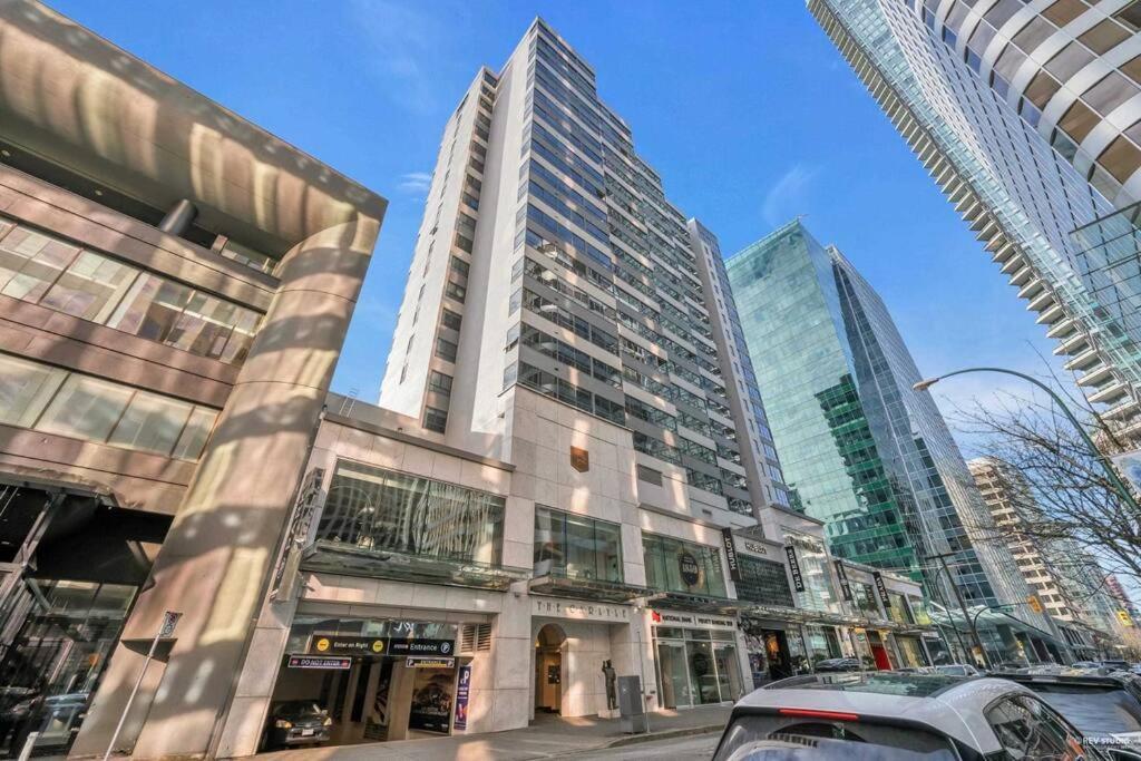 Modern Condo In The Heart Of Dt Overlooking City Vancouver Kültér fotó